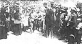 Yerel vatandaşlar, 1 Temmuz 1919'da Denikin ve subayları şehre karşılar.