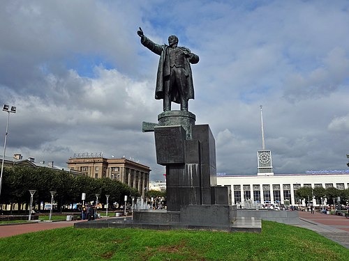 Пл ленинская. Памятник Ленину в Санкт-Петербурге. Площадь с памятником Ленина в Санкт-Петербурге. Памятник Ленину в Санкт-Петербурге на Московской площади. Памятник на площади Ленина СПБ.