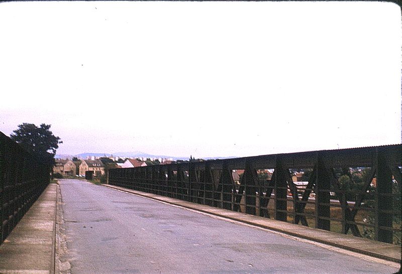 File:007R07----73 Breitenlee Verschiebebahnhof, Brücke Richtung Breitenlee (Süden) 1973.jpg