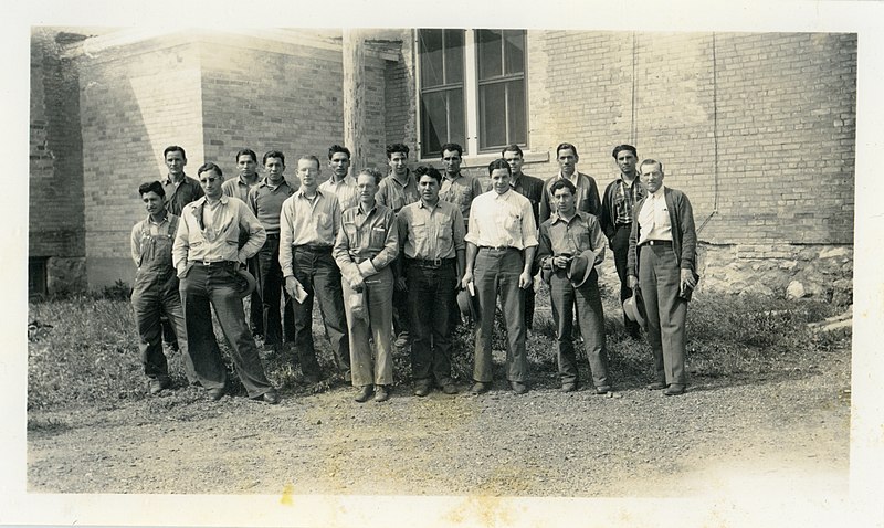 File:1941 CCC-ID Telephone School Workers - DPLA - 7e7e2b4a0c371e253b707c511423f14c.jpg