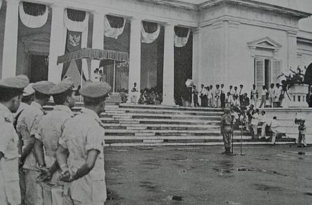 Sukarno (on top of the steps) reading his decree on 5 July 1959