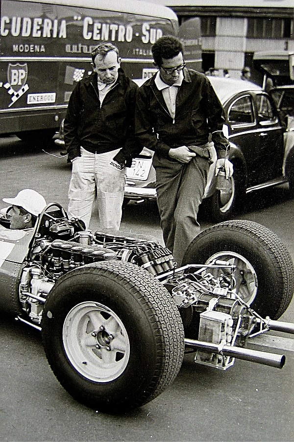 Surtees (left) and Mauro Forghieri in 1965