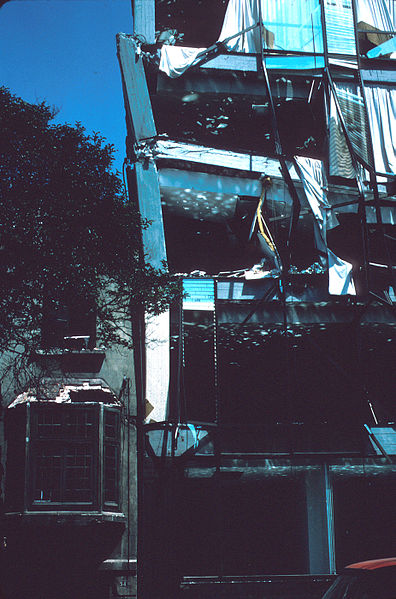 File:1985 Mexico Earthquake - Damages in eight-story building collapsed.jpg