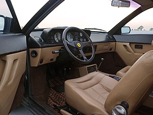 1988_Ferrari_Mondial_interior