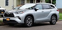 2020 Toyota Highlander XLE AWD, depan (2) 6.6.20.jpg