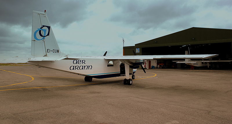 File:AER ARRAN ISLANDS BN2B ISLANDERS EI-CUW AND EI-BCE AT INVERIN AIRFIELD CONNEMARA IRELAND JULY 2013 (9209297973).jpg