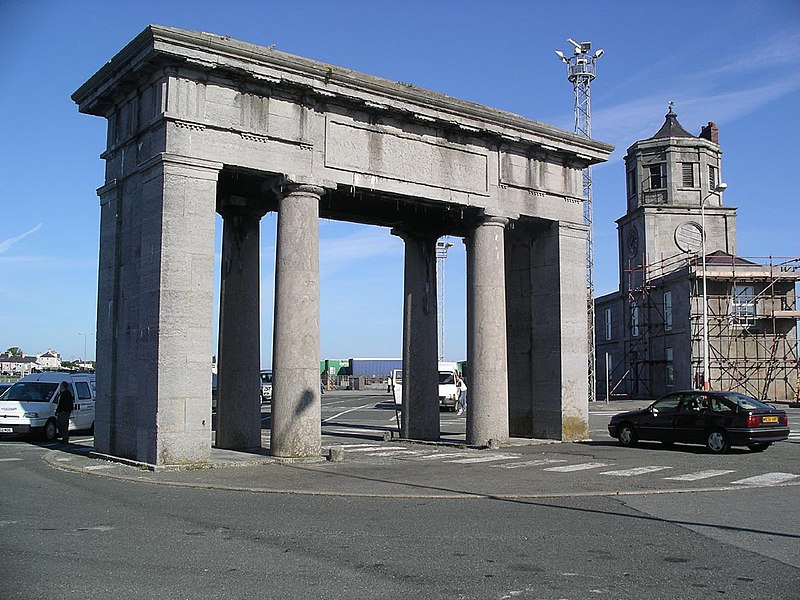 File:Admirality arch Holyhead.jpg