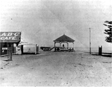 Intersection of Pier Street and the Esplanade in the late 1920s Altona1920.gif