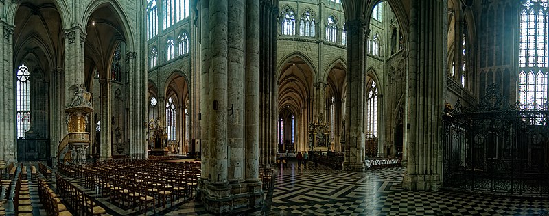 File:Amiens - La Cathédrale Notre-Dame d’Amiens - Southern Side Nave - ICE Photocompilation Viewing from NNE to South.jpg