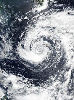 7月20日，位於琉球群島附近的安比發展出一個較粗糙的風眼。