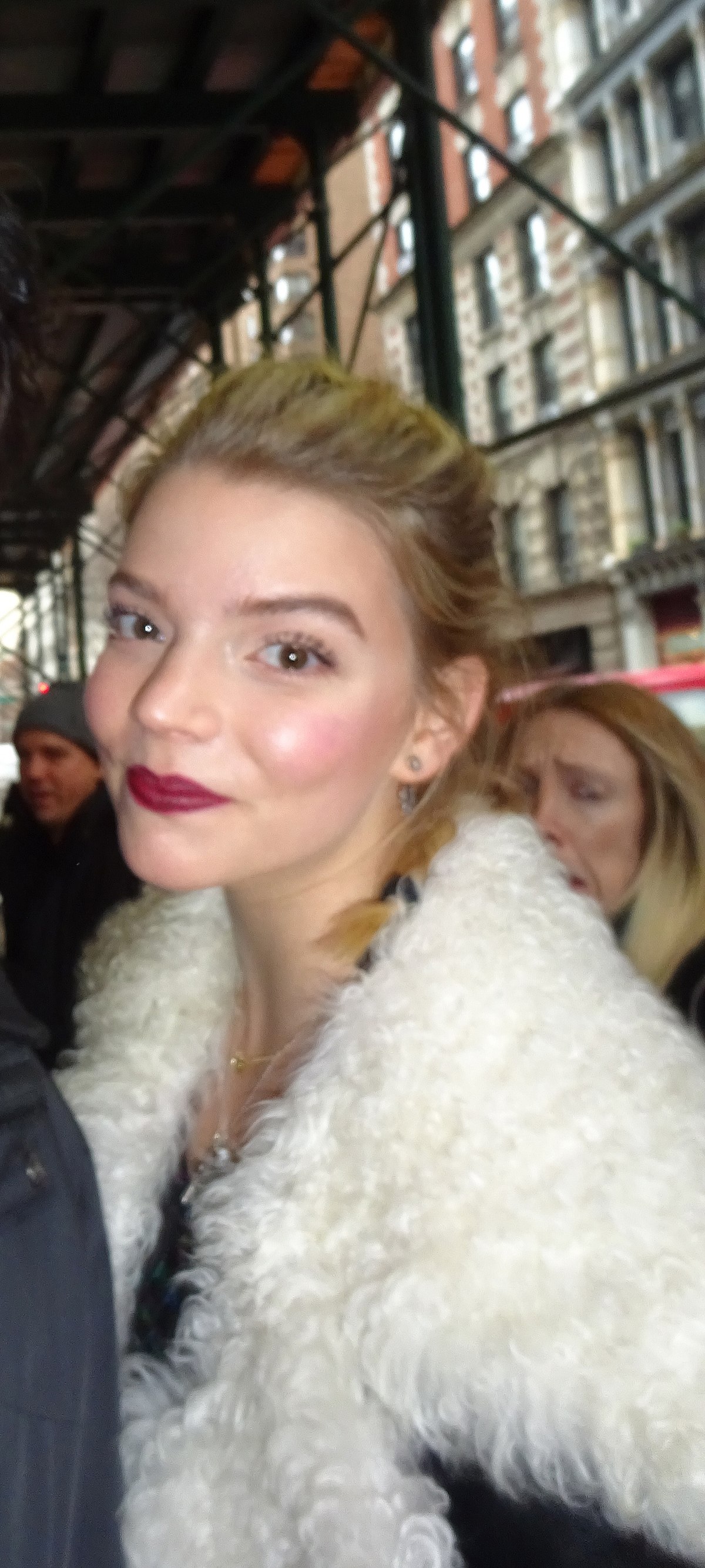 File:Anya Taylor-Joy (29787630588) (cropped).jpg - Wikimedia Commons