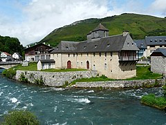 Le château des Nestes. Façade ouest.