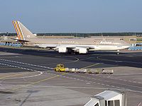 Boeing 747-48EM Asiana Airlines в прежней ливрее в Международном аэропорту Франкфурта