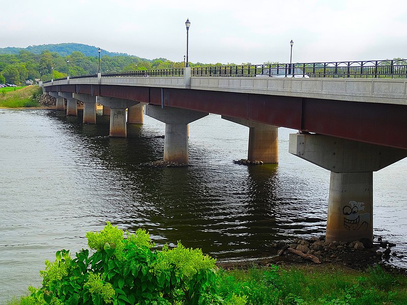 File:August Derleth Bridge - panoramio (1).jpg