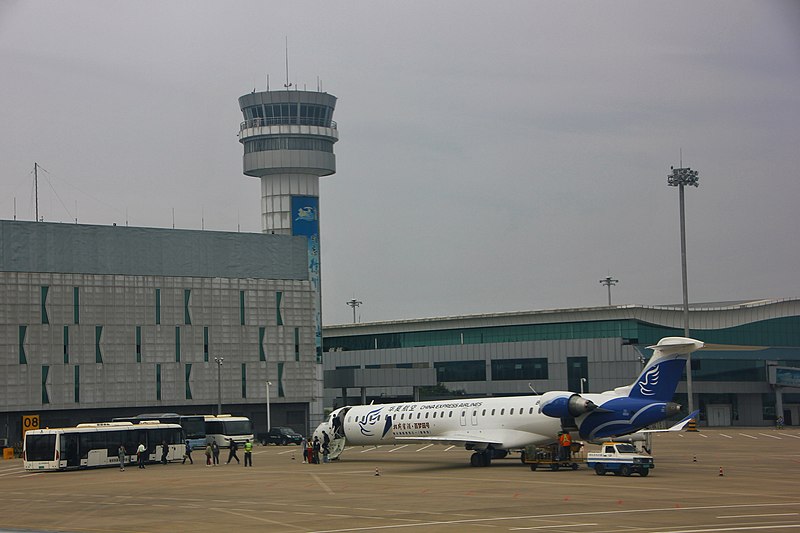 File:B-3231 CRJ-900 at Xuzhou Guanyin Airport.jpg