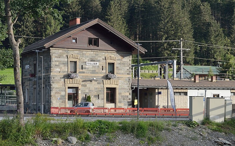 File:Bahnhof Sillian.jpg