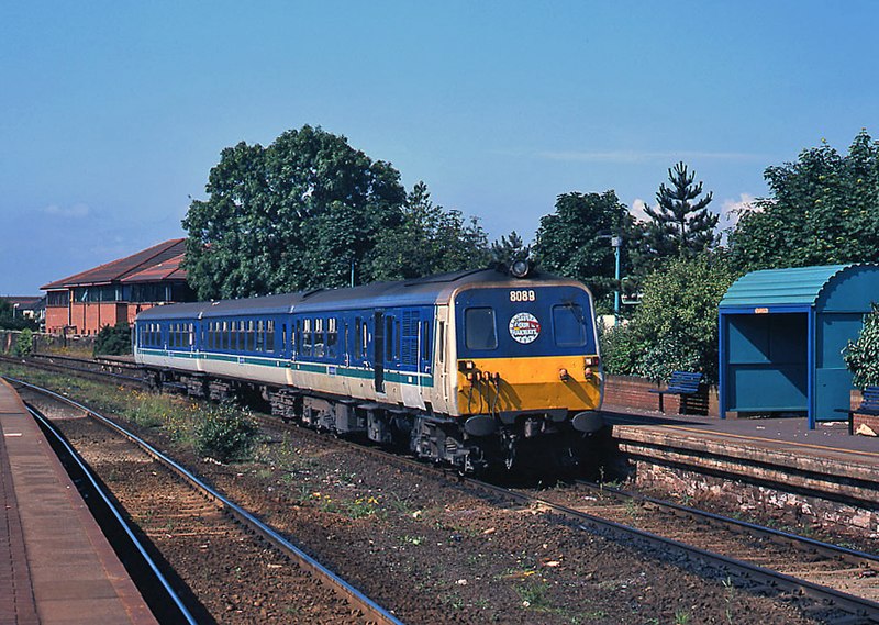 File:Bangor train at Holywood station - 2000 (geograph 3750675).jpg