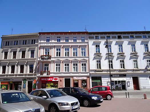 Frontages of N°11, 13, 15 (left to right)