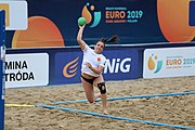 Deutsch: Beachhandball Europameisterschaften 2019 (Beach handball Euro); Tag 5: 6. Juli 2019 – Frauen, Platzierungsspiel für die Ränge 17–20, Nordmazedonien-Slowenien 0:2 (10:13, 9:15) English: Beach handball Euro; Day 5: 6 July 2019 – Placement Match/Cross Match for rank 17–20 Women – North Macedonia-Slovenia 0:2 (10:13, 9:15)