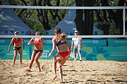 Deutsch: Beachvolleyball bei den Olympischen Jugendspielen 2018; Tag 8, 14. Oktober 2018; Mädchen, Achtelfinale – Bolivien-Puerto Rico 0:2 (18–21/18–21 ) English: Beach volleyball at the 2018 Summer Youth Olympics at 14 October 2018 – Girls Round of 16 – Bolivia-Puerto Rico 0:2 (18–21/18–21 )