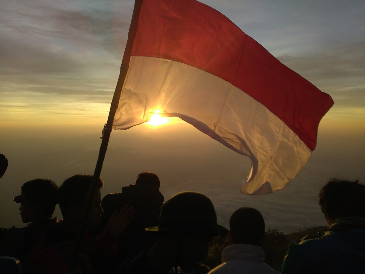 File Bendera Merah Putih Indonesia Di Puncak Cikuray Jpg Wikimedia Commons