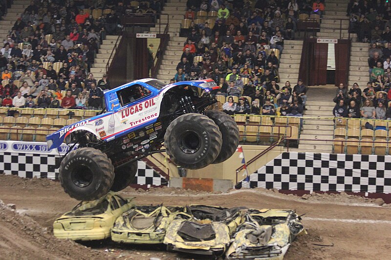 File:Bigfoot 15 jumping at Brown County Arena 2015.jpg