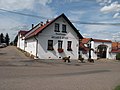 Čeština: Hostinec Selský dvůr v Biskoupkách. Okres Rokycany, Česká republika. English: Selský dvůr restaurant in Biskoupky, Rokycany District, Czech Republic.