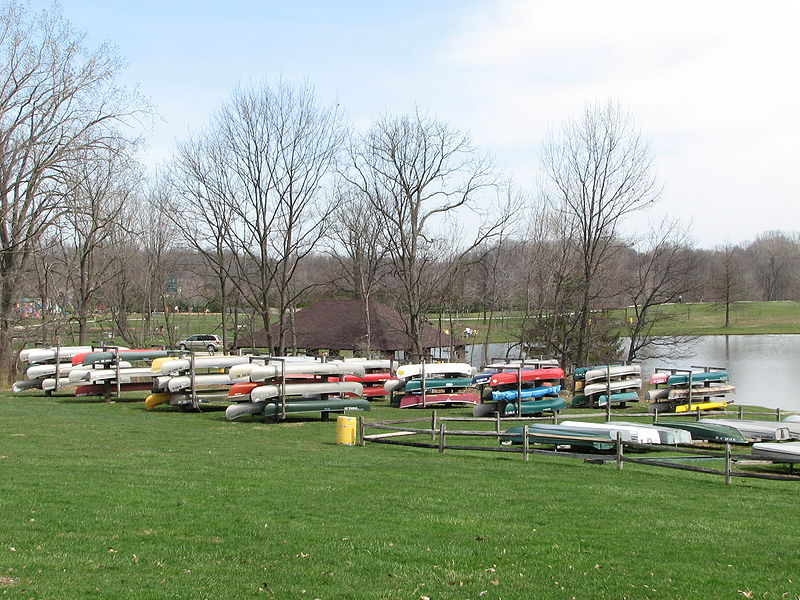 File:Boats at Hudson Springs Park.jpg