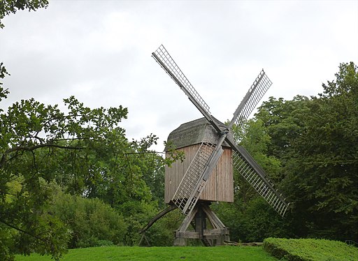 Bockwindmühle im Hermann-Löns-Park in Buchholz Kleefeld 01