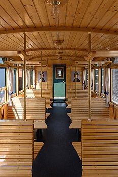 L'intérieur d'une voiture du chemin de fer du Bregenzerwald, chemin de fer à voie étroite, dans le Vorarlberg. (définition réelle 3 849 × 5 773)