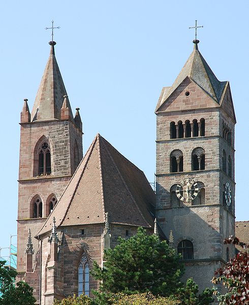 File:Breisacher Muenster Tuerme.jpg