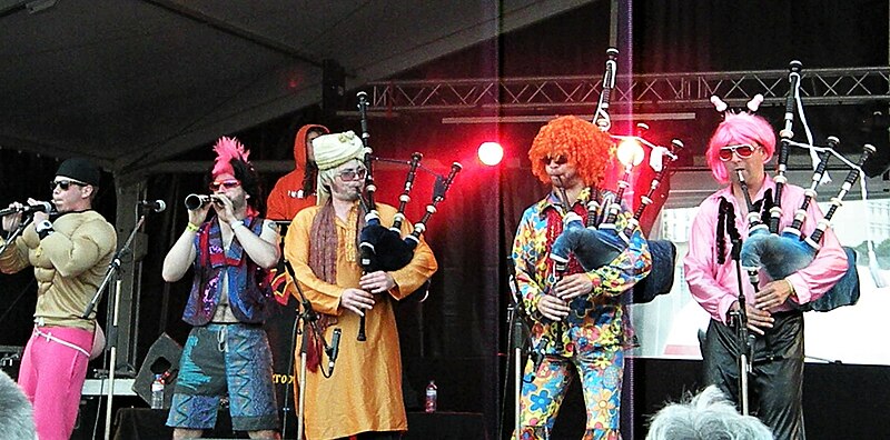 File:Brest2012 - Groove boys.JPG