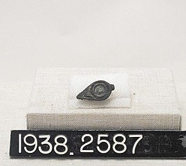 Bronze Enamelled Locket (Seal Case), Yale University Art Gallery, inv. 1938.2587