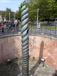 Bronze Serpent Column in Istanbul.jpg