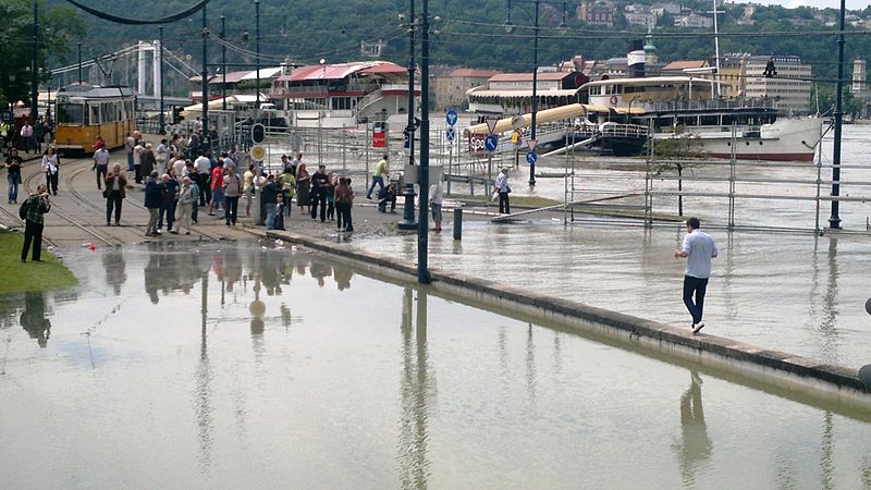 File:Budapest flood, June 2013.jpg