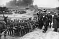 Hitlers sveic Vērmahta karavīrus 1939. gada septembrī