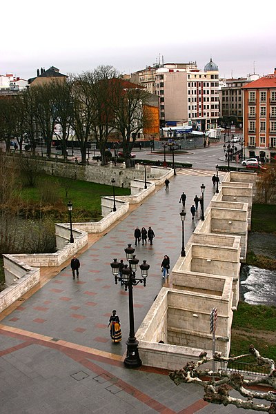 File:Burgos - Santa María Bridge (2).JPG