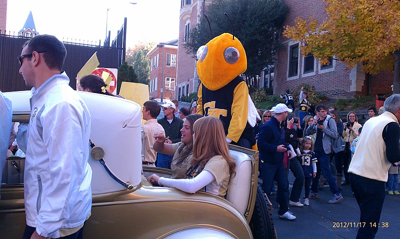 File:Buzz riding on the back of the Ramblin' Wreck.jpg