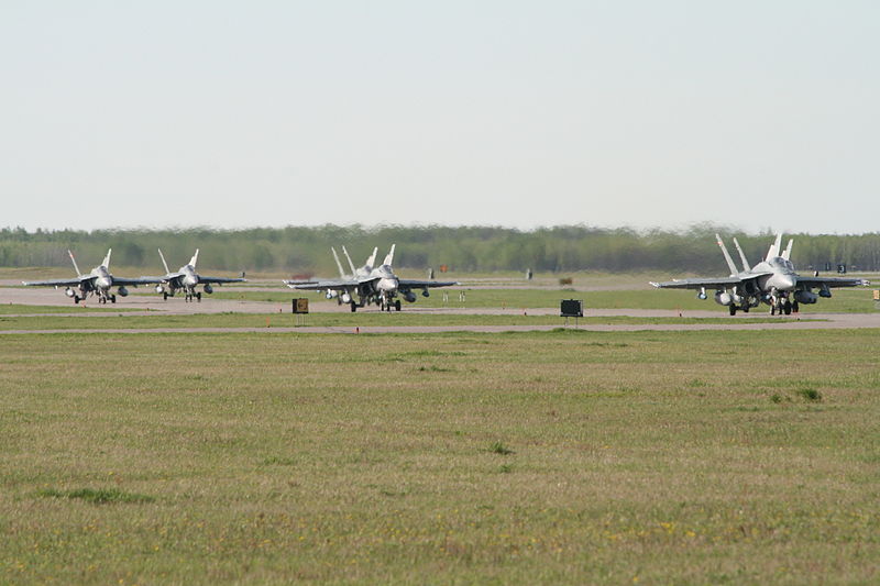 File:CF-18s taxing (2785309768).jpg