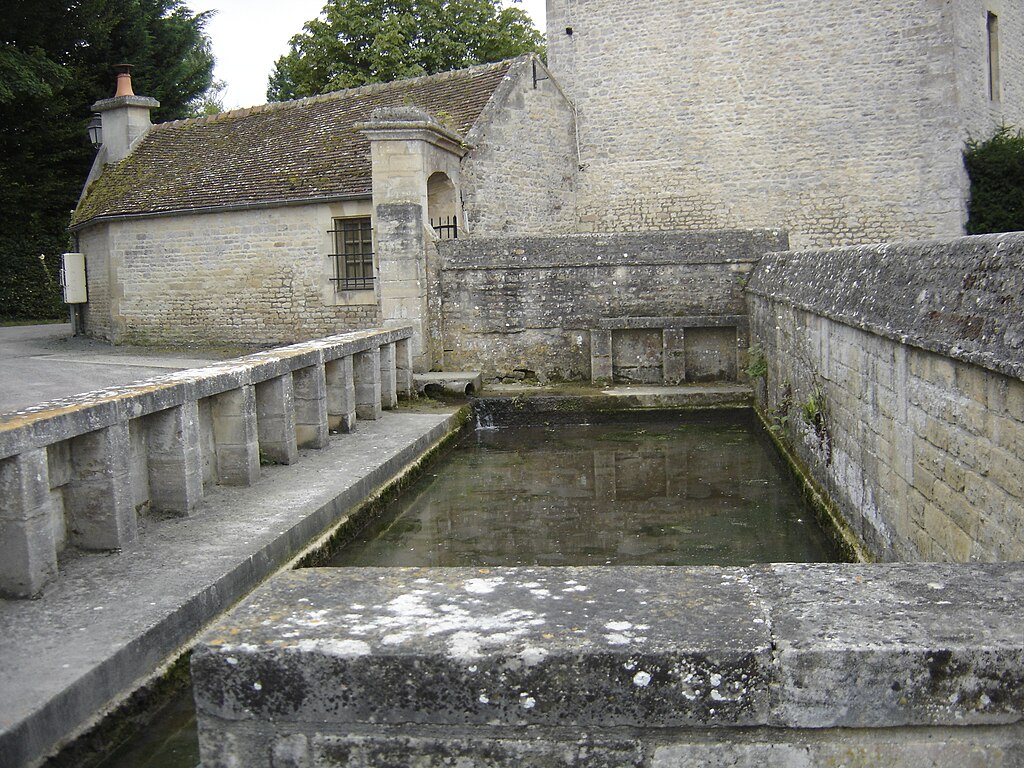 Cainet,lavoir près de l'église.JPG