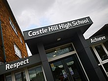 Eingang zum Eingang der Castle Hill High School.jpg