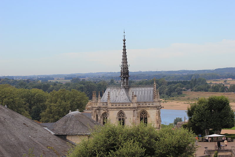 File:Chapelle Saint Hubert, château d'Amboise.JPG