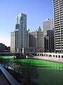 Rzeka Chicago zabarwiona na zielono podczas obchodów Dnia Świętego Patryka