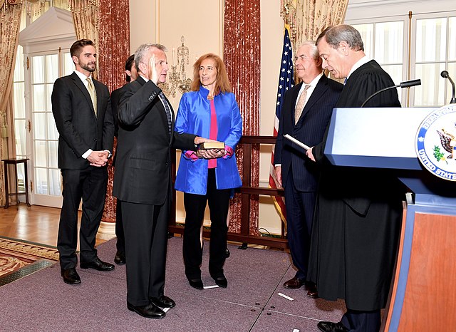 Sullivan being sworn in as Deputy Secretary of State by Chief Justice John Roberts.