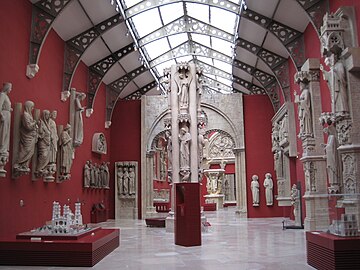 Reproduction de sculptures gothiques (galerie des moulages)