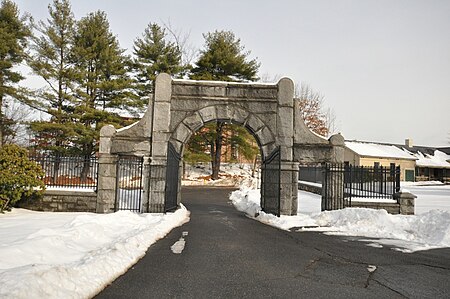 ClintonMA WoodlawnCemetery Gate