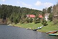 English: Cottages and boats at bank of Vicenický žleb in Náměšť nad Oslavou. Čeština: Chaty a lodě na břehu Vicenického žlebu.