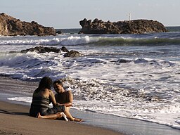 Par på stranden vid La Peña del Tigre