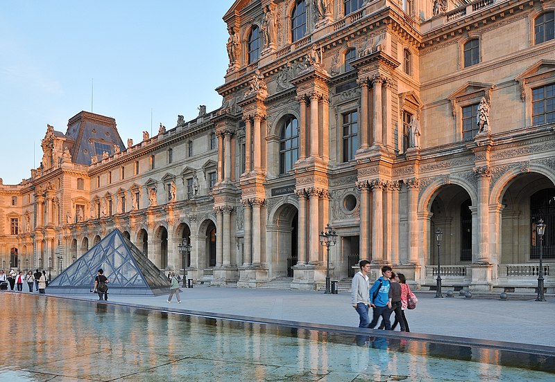 File:Cour Napoléon du Palais du Louvre 007.JPG