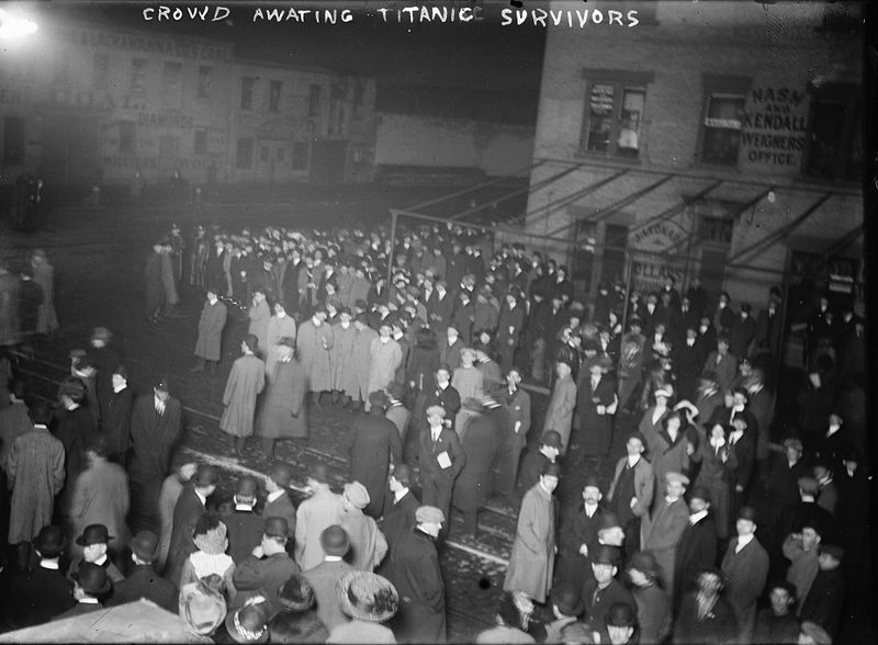 File:Crowds at Cunard pier awaiting Titanic survivors.jpg